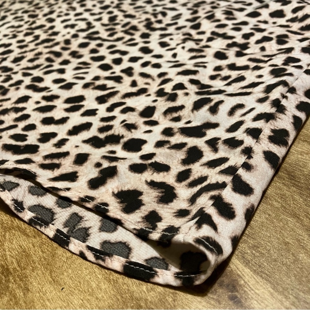 Torrid Leopard Print Lightweight Sleeveless Tank Top Womens Size 6 Polyester - Picture 4 of 10